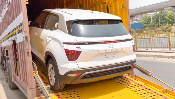 Hyundai Creta का अपडेटेड बेस वैरिएंट डीलरशिप पर आया नजर, हटाए गए हैं ये सारे फीचर्स