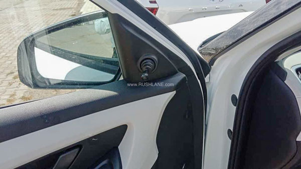 Hyundai Creta का अपडेटेड बेस वैरिएंट डीलरशिप पर आया नजर, हटाए गए हैं ये सारे फीचर्स