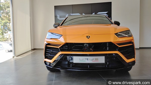 एक्टर Ranveer Singh ने खरीदी करोड़ों की Lamborghini Urus कार, जानें कीमत और फीचर्स