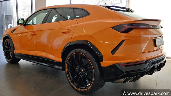 एक्टर Ranveer Singh ने खरीदी करोड़ों की Lamborghini Urus कार, जानें कीमत और फीचर्स