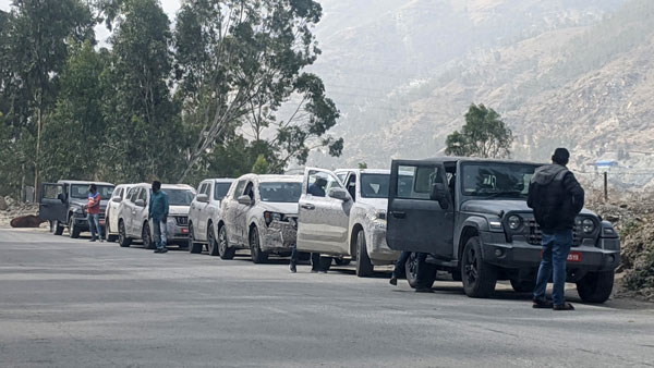 नई Mahindra XUV700, Scorpio व Thar एक साथ टेस्टिंग के दौरान आईं नजर, देखें तस्वीरें