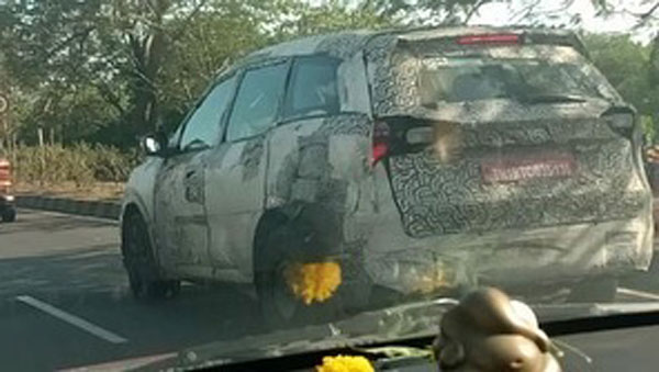 Mahindra XUV700 Spied: महिंद्रा एक्सयूवी700 एक बार फिर टेस्टिंग करते आई नजर, देखें तस्वीरें