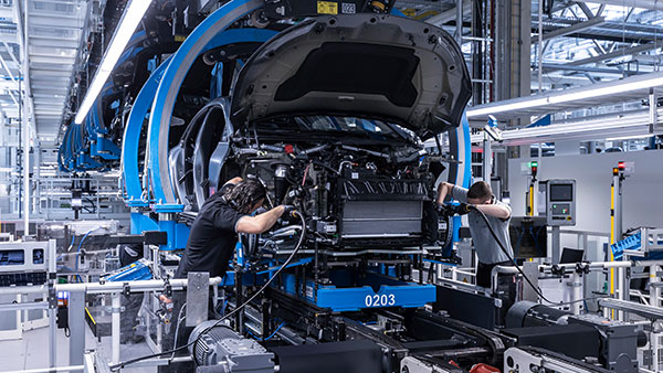 Mercedes EQS Production Starts: मर्सिडीज ईक्यूएस इलेक्ट्रिक सेडान का उत्पादन हुआ शुरू, नई जानकारियां आई सामने