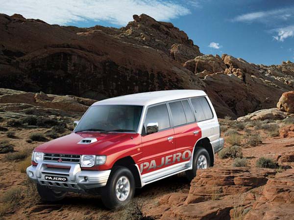 Shahrukh Khan की Mitsubishi Pajero का यह दुर्लभ वीडियो देखा है आपने? नहीं तो देखें यहां