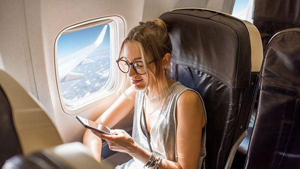 प्लेन में मोबाइल फोन को Switch Off या Flight Mode पर रखने क्यो कहा जाता है? जानें वजह