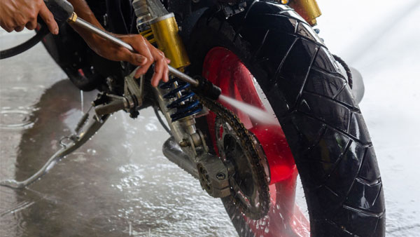 Suzuki Bike Care Tips: सुजुकी मोटरसाइकिल ने शेयर किया बाइक केयर टिप्स। जानें लॉकडाउन में कैसे करें मेंटेन