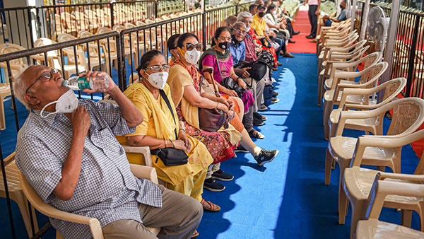 BMC First Drive-In Vaccination Campaign: बीएमसी ने शुरू किया पहला ड्राइव-इन वैक्सीनेशन कैंपेन, जानें