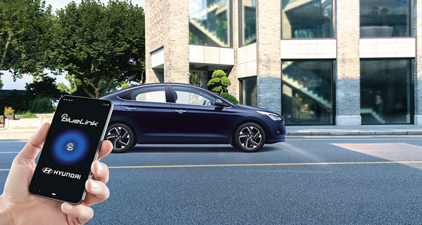 Hyundai Verna Update: हुंडई वरना को मिला वायरलेस एंड्राइड ऑटो, एप्पल कारप्ले, यह वैरिएंट हुआ बंद