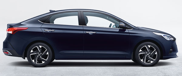 Hyundai Verna Update: हुंडई वरना को मिला वायरलेस एंड्राइड ऑटो, एप्पल कारप्ले, यह वैरिएंट हुआ बंद