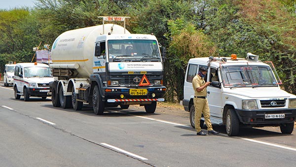 Oxygen Tanker के ड्राइवरों का होगा टीकाकरण, केंद्र सरकार ने दिए आदेश
