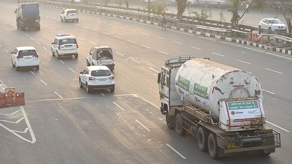 Toll Tax Exemption: ऑक्सीजन टैंकरों से नहीं लिया जाएगा टोल टैक्स, NHAI ने दी छूट