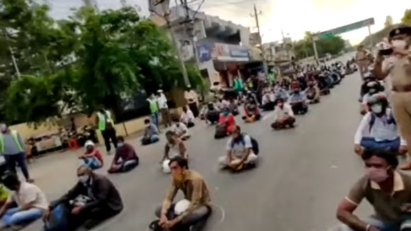 Corona Curfew तोड़ने वालों के 2,200 वाहन Bengaluru Police ने किए सीज, दिलाई बाहर न निकलने की शपथ