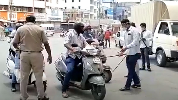Corona Curfew तोड़ने वालों के 2,200 वाहन Bengaluru Police ने किए सीज, दिलाई बाहर न निकलने की शपथ