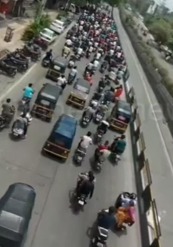 Pune Police Seizes 40 Vehicles: अंतिम संस्कार में बाइक रैली निकाला पड़ा भारी, पुणे पुलिस ने 40 वाहन किया जब्त