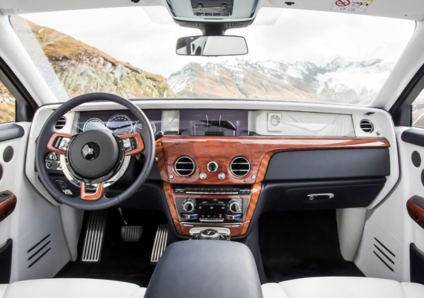इस Rolls Royce Phantom के इंटीरियर में लगा था मगरमच्छ का लेदर, पुलिस ने किया सीज