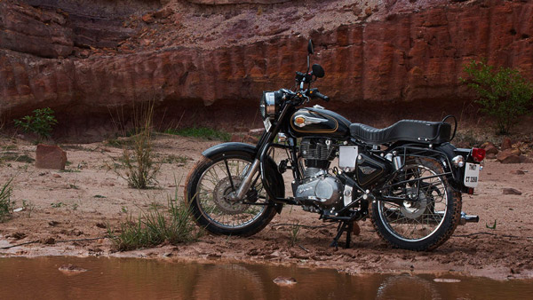 Royal Enfield Bullet 350 Waiting Period: रॉयल एनफील्ड बुलेट 350 खरीदने वाले हैं? जानें कितना करना होगा इंतजार