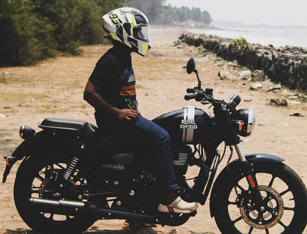 Royal Enfield Meteor 350 का यह कस्टम ब्लैक कलर दिखने में शानदार, देखें तस्वीरें