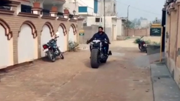 Royal Enfield Bike का ऐसा Modification आपने शायद ही कहीं देखा होगा, देखें तस्वीरें