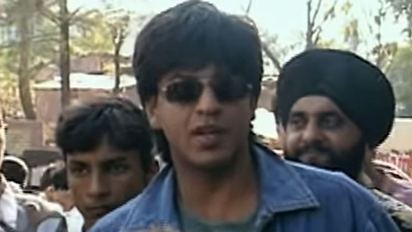 Shahrukh Khan की Mitsubishi Pajero का यह दुर्लभ वीडियो देखा है आपने? नहीं तो देखें यहां