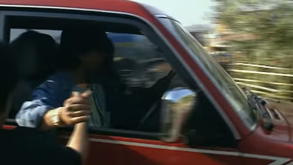 Shahrukh Khan की Mitsubishi Pajero का यह दुर्लभ वीडियो देखा है आपने? नहीं तो देखें यहां