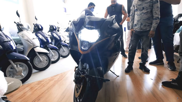 2021 Suzuki Hayabusa Unboxing: नई सुजुकी हायाबुसा पहुंची डीलरशिप, वीडियो में देखें कैसा है नया मॉडल