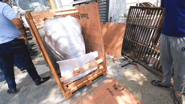 2021 Suzuki Hayabusa Unboxing: नई सुजुकी हायाबुसा पहुंची डीलरशिप, वीडियो में देखें कैसा है नया मॉडल
