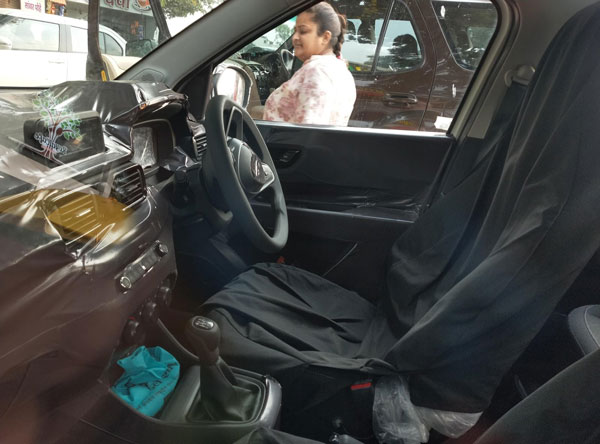 Tata HBX Mini-SUV टेस्टिंग के दौरान आई नजर, इंटीरियर के फीचर्स का हुआ खुलासा