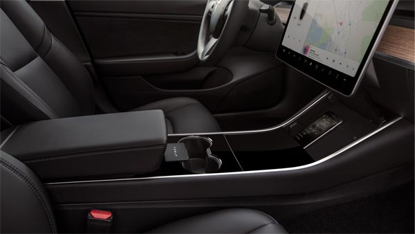 जिस Tesla Car के सेल्फ ड्राइविंग मोड की कर रहा था तारीफ, उसी कार में व्यक्ति हुआ हादसे का शिकार