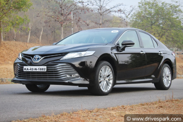 भारत में बिकने वाली 3 Premium Sedan Cars जो देती हैं सबसे ज्यादा Mileage, जानें कौन है लिस्ट में