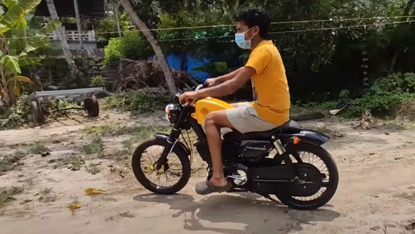 TVS XL 100 का ऐसा मॉडिफिकेशन शायद ही आपने देखा होगा, Harley Davidson का दिया लुक