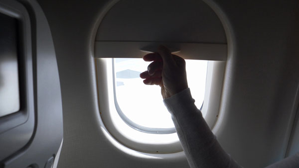 Takeoff और Landing के दौरान क्यों खोल दी जाती हैं Flight की खिड़कियां? जानें क्या है कारण