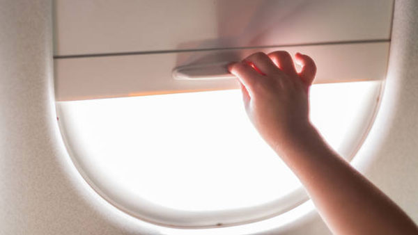 Takeoff और Landing के दौरान क्यों खोल दी जाती हैं Flight की खिड़कियां? जानें क्या है कारण