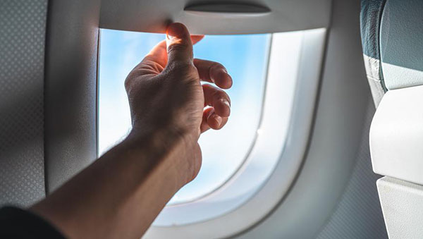 Takeoff और Landing के दौरान क्यों खोल दी जाती हैं Flight की खिड़कियां? जानें क्या है कारण