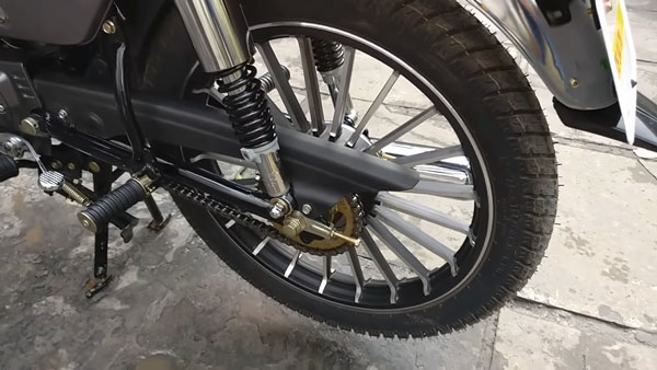 लोकप्रिय Yamaha RX100 का यह रिस्टोरेशन देख हैरान हो जाएंगे आप, देखें तस्वीरें