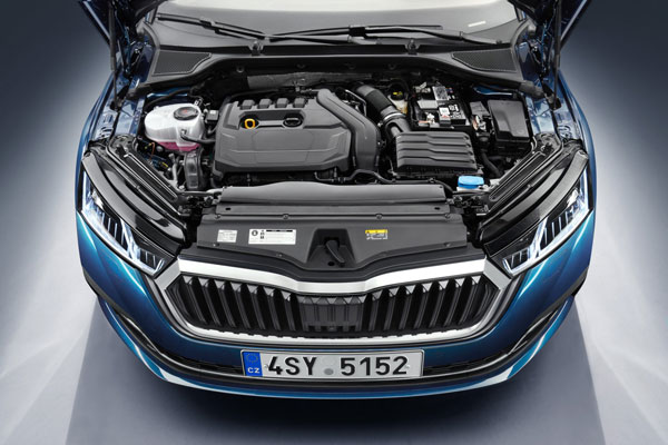 Skoda Octavia vs Hyundai Elantra: एक्सटीरियर, इंटीरियर, इंजन, सेफ्टी फीचर्स- जानें कौन है बेहतर