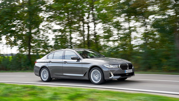 2021 BMW 5-Series: नई बीएमडब्ल्यू 5 सीरिज भारत में 62.90 लाख रुपये कीमत में हुई लॉन्च, जानें फीचर्स, इंजन जानकारी