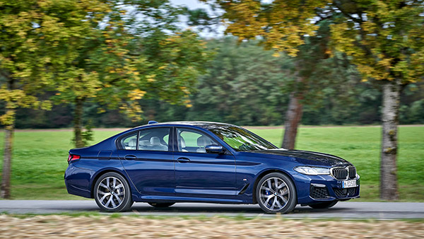 2021 BMW 5-Series: नई बीएमडब्ल्यू 5 सीरिज भारत में 62.90 लाख रुपये कीमत में हुई लॉन्च, जानें फीचर्स, इंजन जानकारी