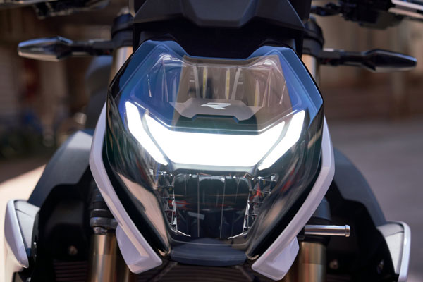 BMW S 1000 R भारत में हुई लाॅन्च, जानें कीमत, फीचर्स से जुड़ी सभी जानकारियां