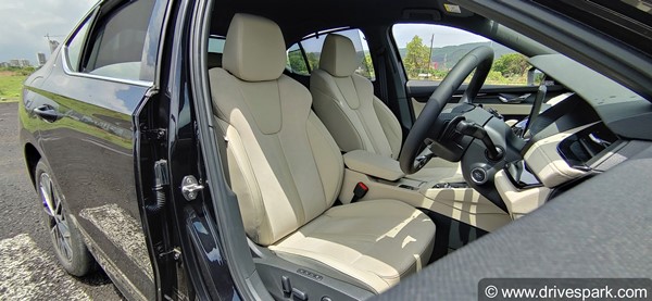 नई 2021 Skoda Octavia सेडान के किस वैरिएंट में मिलेंगे कौन से फीचर्स, कल होने वाली है लॉन्च