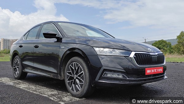 2021 Skoda Octavia Review In Hindi: नई स्कोडा ऑक्टाविया रिव्यू: डिजाईन, फीचर्स, इंजन, परफॉर्मेंस, हैंडलिंग जानकारी