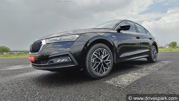 2021 Skoda Octavia Review In Hindi: नई स्कोडा ऑक्टाविया रिव्यू: डिजाईन, फीचर्स, इंजन, परफॉर्मेंस, हैंडलिंग जानकारी