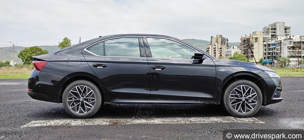 2021 Skoda Octavia Review In Hindi: नई स्कोडा ऑक्टाविया रिव्यू: डिजाईन, फीचर्स, इंजन, परफॉर्मेंस, हैंडलिंग जानकारी