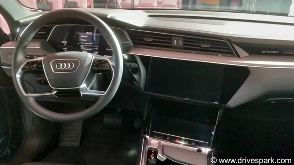 Audi e-Tron Reaches Showroom: ऑडी ई-ट्रॉन शोरूम पहुंचना हुई शुरू, सिंगल चार्ज पर देती है 400 किमी का रेंज