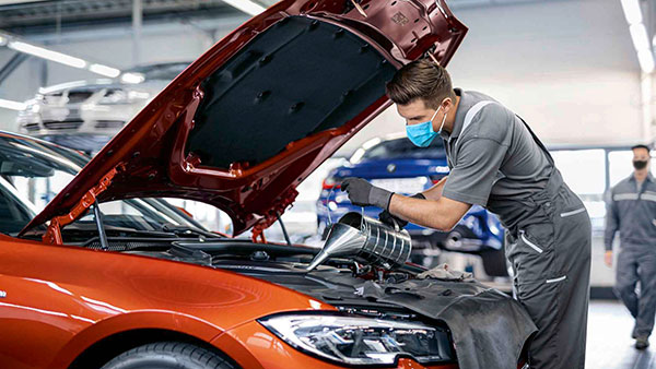 BMW Contactless Service: अब घर बैठे कर सकते बीएमडब्ल्यू कारों के लिए सर्विस, एक बटन में मिल पाएगी सभी जानकारी