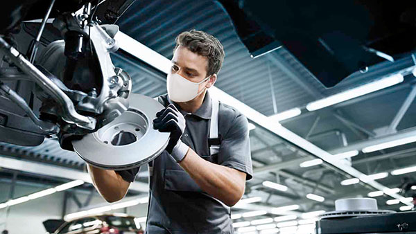 BMW Contactless Service: अब घर बैठे कर सकते बीएमडब्ल्यू कारों के लिए सर्विस, एक बटन में मिल पाएगी सभी जानकारी