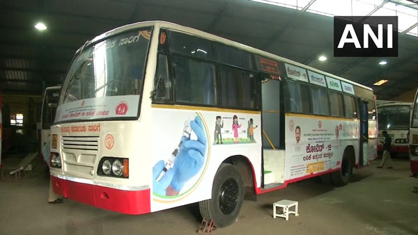 Karnataka ट्रांसपोर्ट ने दो बसों को Covid Vaccination Center में किया तब्दील, देखें तस्वीरें