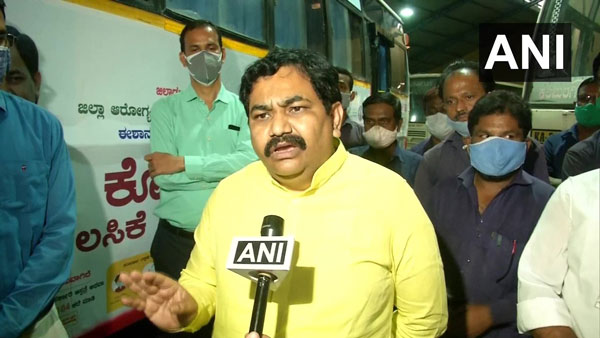 Karnataka ट्रांसपोर्ट ने दो बसों को Covid Vaccination Center में किया तब्दील, देखें तस्वीरें
