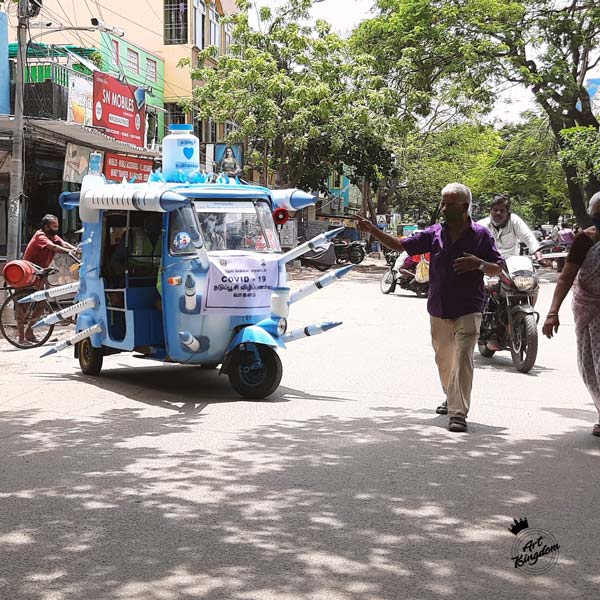 Chennai के कलाकार ने ऑटो रिक्शा को बनाया ‘Vaccine Auto’, टीकाकरण के लिए कर रहा प्रोत्साहित