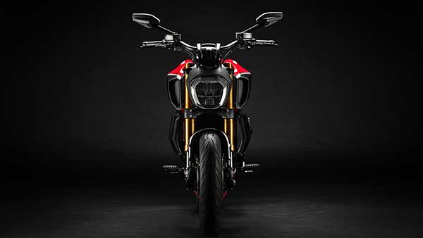 Ducati Panigale V4 and Diavel 1260 BS6 Launched: डुकाटी Panigale V4 और Diavel 1260 भारत में हुई लॉन्च, बुकिंग शुरू, जानें कीमत व डिलीवरी के बारें में