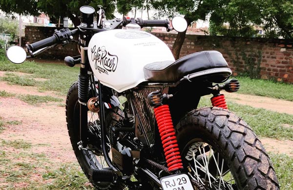 यकीन करेंगे कि यह है एक Hero Splendor मोटरसाइकिल? दिया गया है शानदार Cafe Racer लुक